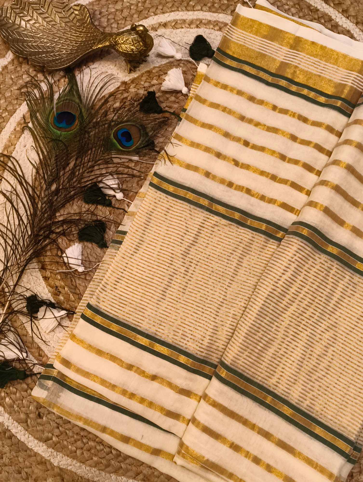 Onam Mul-cotton Zari striped